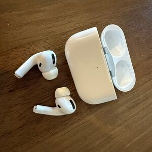 Airpods Pro 1st Gen- Wireless Earbuds with Charging Case - White